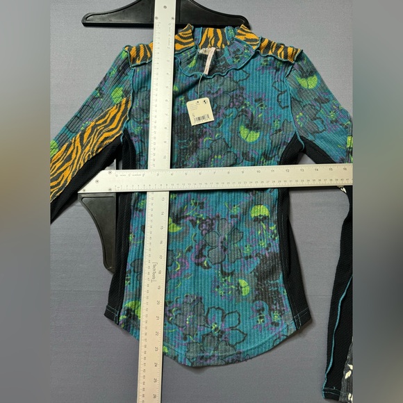 Free People Meadow Mix Teemulti Small - Picture 3 of 4